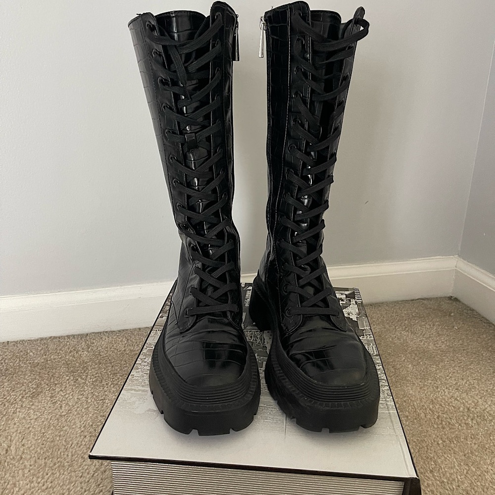 Combat boots